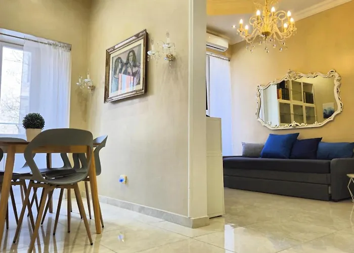 Boulevard Apartment *